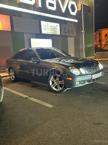 Mercedes E 350 4MATIC-3