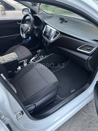 Hyundai Accent-8
