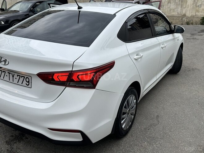 Hyundai Accent-4