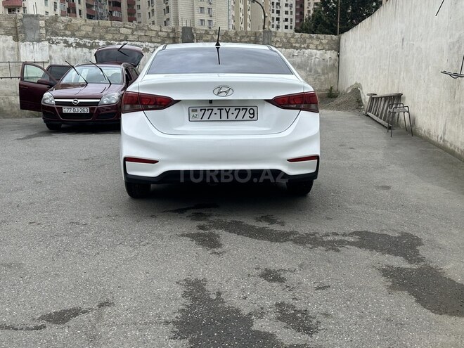 Hyundai Accent-2