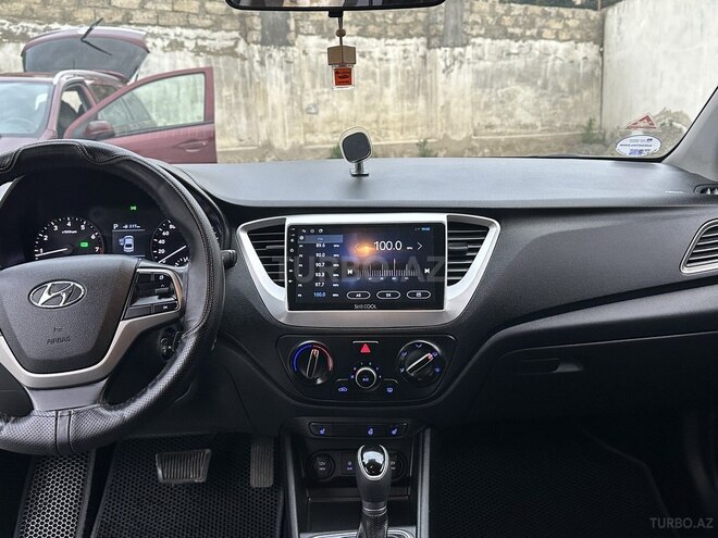 Hyundai Accent-9