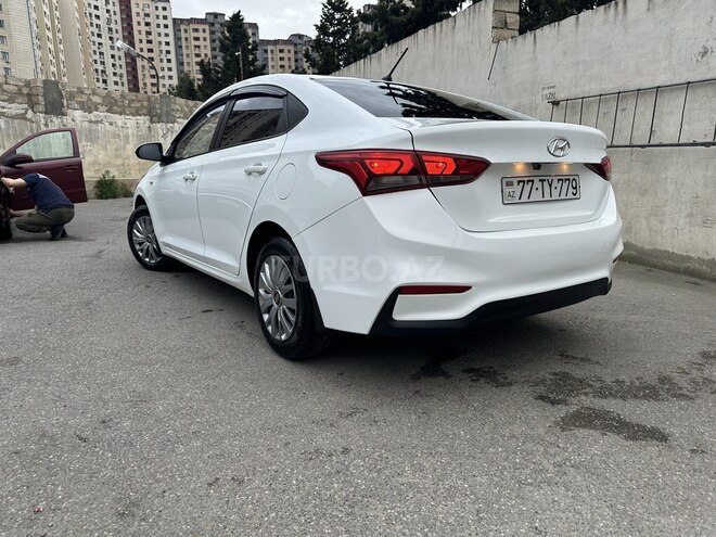 Hyundai Accent-5