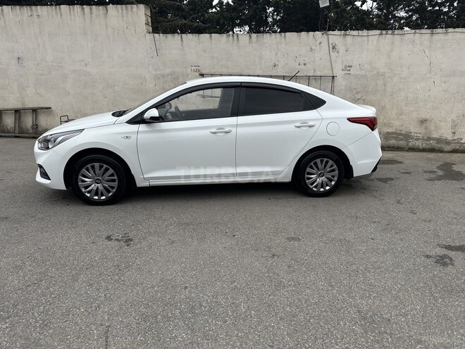 Hyundai Accent-3
