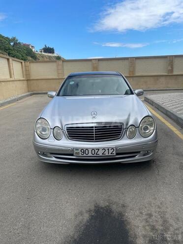 Mercedes E 240-1