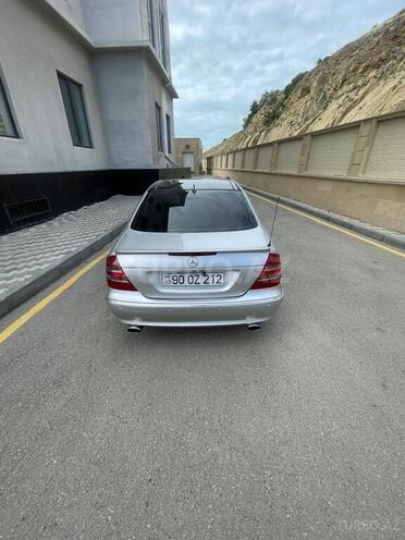 Mercedes E 240-11