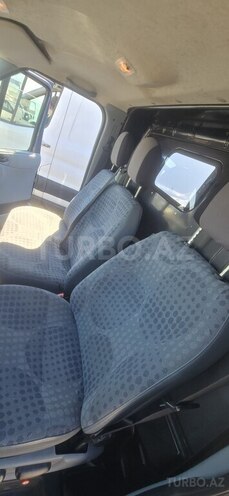 Ford Transit-5