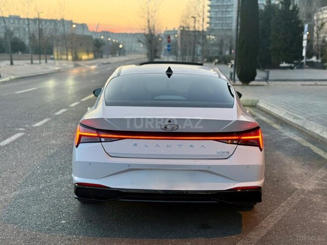 Hyundai Elantra-2
