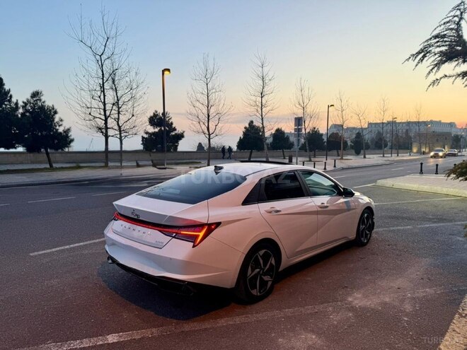 Hyundai Elantra-6