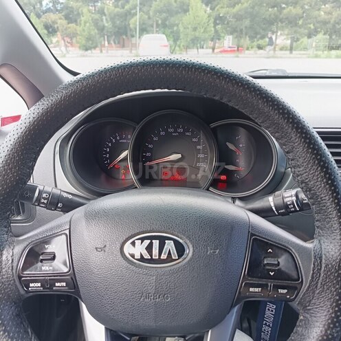 Kia Rio-7