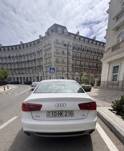 Audi A6-4