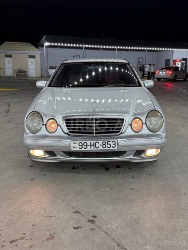 Mercedes E 270-1