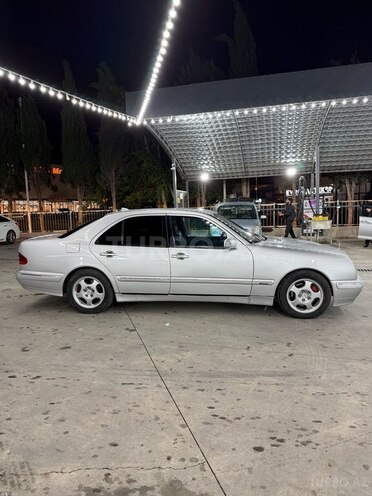 Mercedes E 270-2