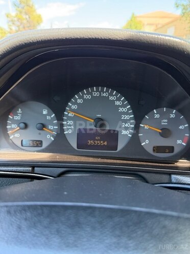 Mercedes E 270-11