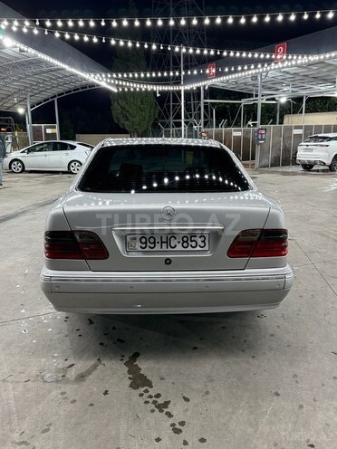 Mercedes E 270-4