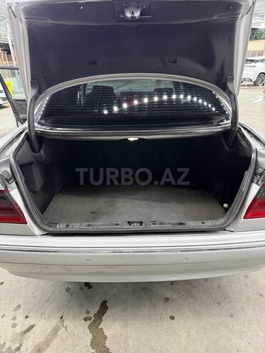 Mercedes E 270-10