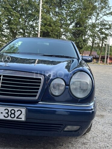 Mercedes E 240-3