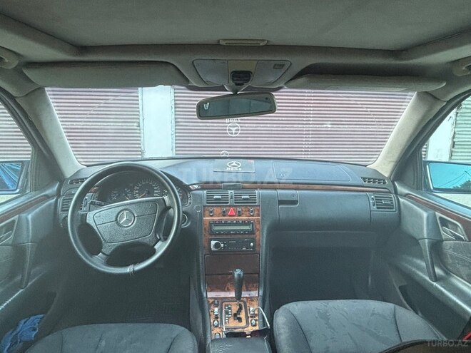 Mercedes E 240-7