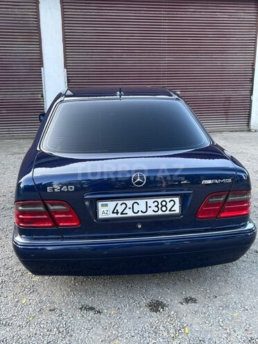 Mercedes E 240-2