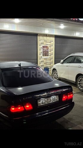 Mercedes E 240-6