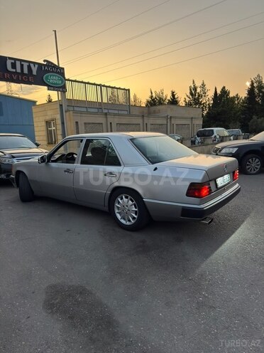 Mercedes 250 D-6