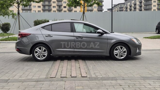 Hyundai Elantra-5