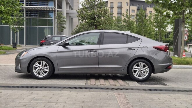 Hyundai Elantra-4