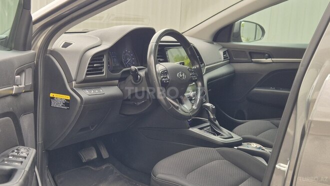 Hyundai Elantra-6