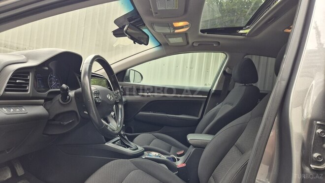 Hyundai Elantra-7
