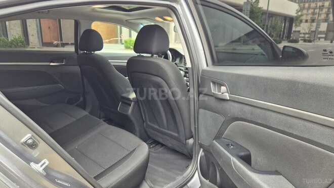 Hyundai Elantra-10