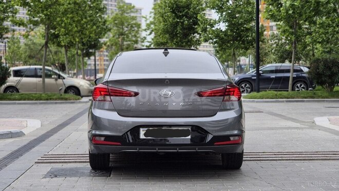 Hyundai Elantra-15
