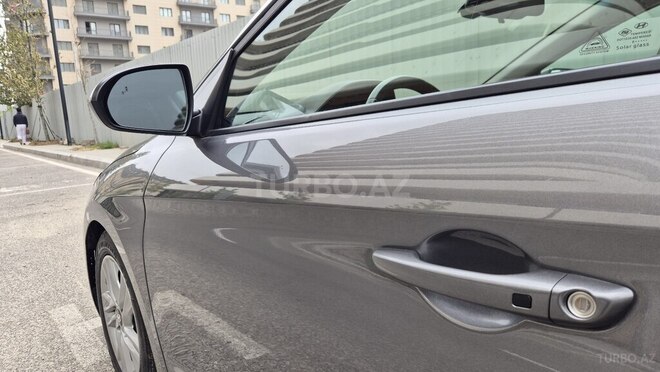 Hyundai Elantra-12