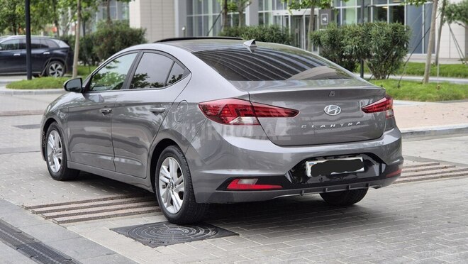 Hyundai Elantra-14