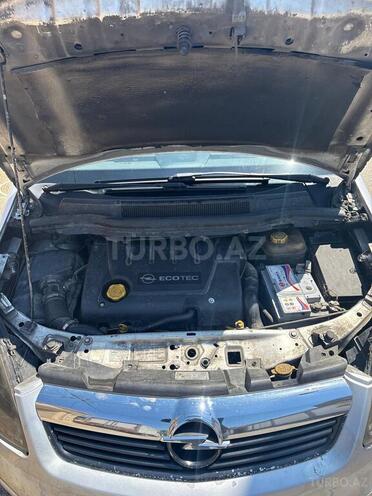 Opel Zafira-8