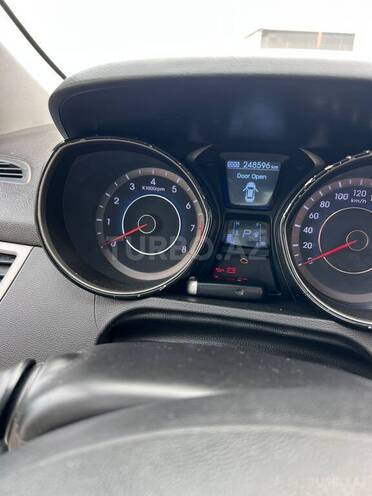 Hyundai Elantra-5