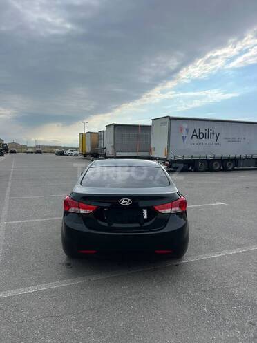 Hyundai Elantra-3