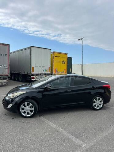 Hyundai Elantra-2