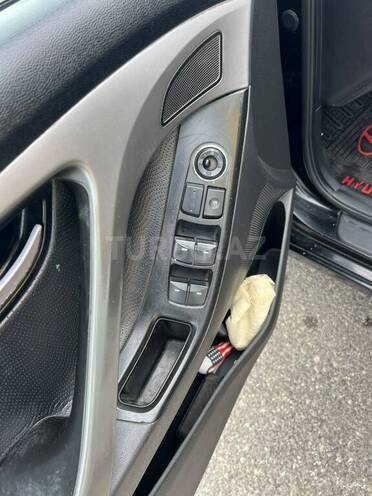 Hyundai Elantra-9