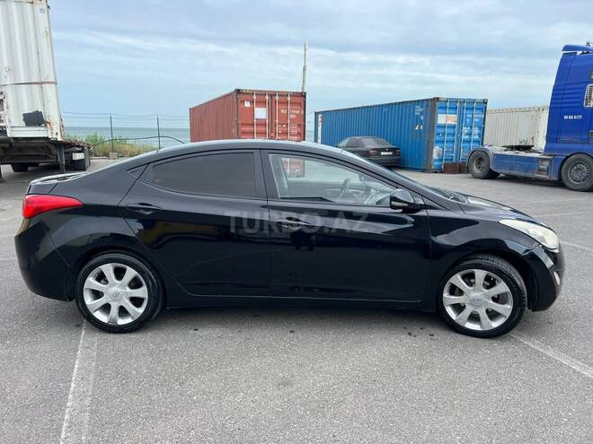 Hyundai Elantra-4