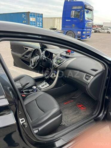 Hyundai Elantra-8