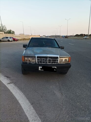 Mercedes 190-1