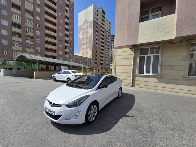 Hyundai Elantra-4