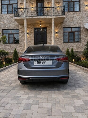Hyundai Accent-5