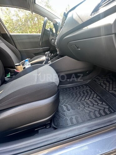 Hyundai Accent-8