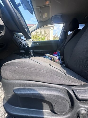 Hyundai Accent-10