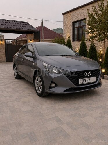 Hyundai Accent-1