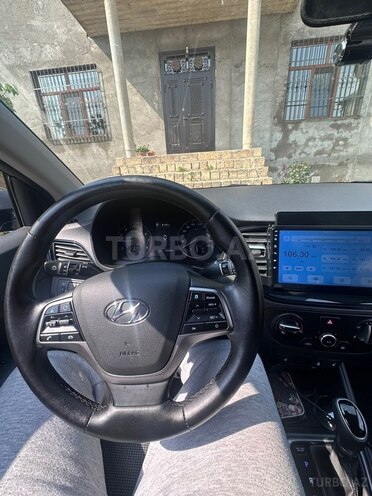 Hyundai Accent-6