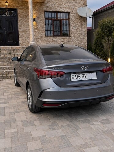 Hyundai Accent-4