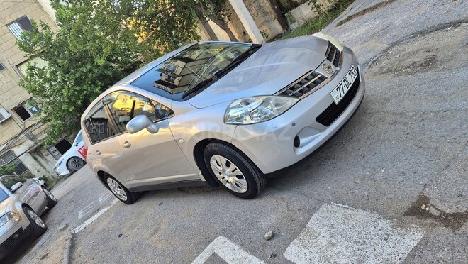 Nissan Tiida-4