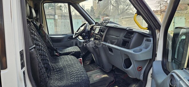 Ford Transit-14