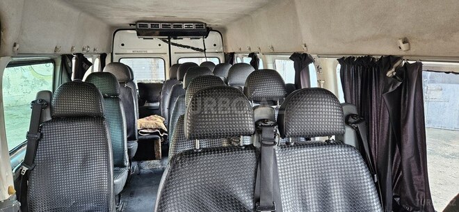 Ford Transit-17
